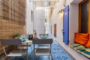RIAD EN VILLE - coeur piéton historique avec patio privatif, la mer au bout de la rue !